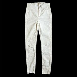 We the Free- Free People | White High Waisted Jeggings with Raw Hem | size 26